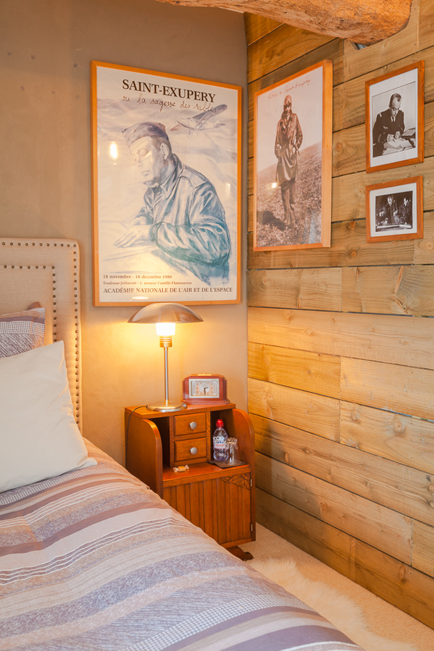 The Spirit of 1944 Guesthouse in Normandy - Saint Exupery Bedroom - Normandy Landing Beaches