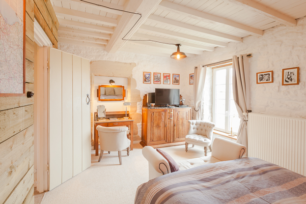 Normandy Landing Beaches - The Spirit of 1944 Guesthouse in Normandy - Saint Exupery Bedroom - 